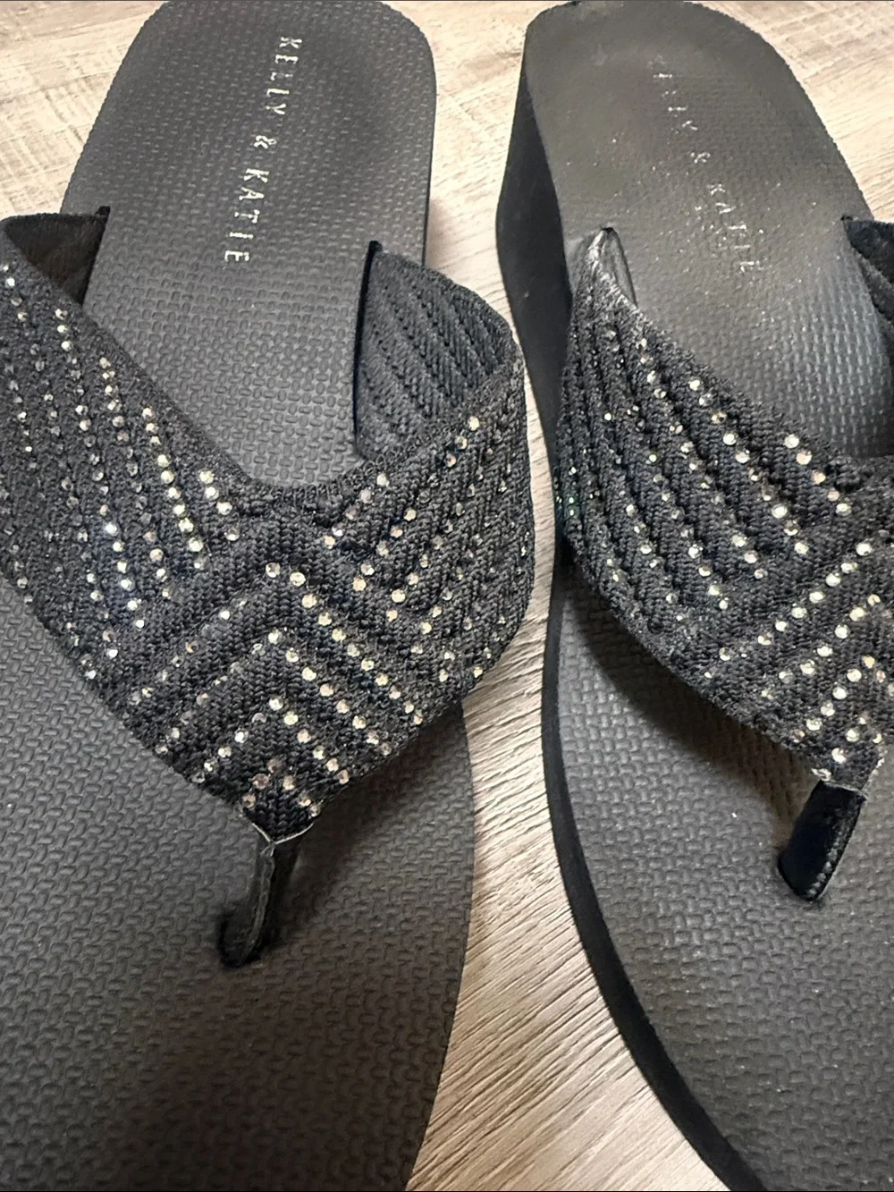 Kelly & Katie Black Embellished V‑Strap Flip Flops 9